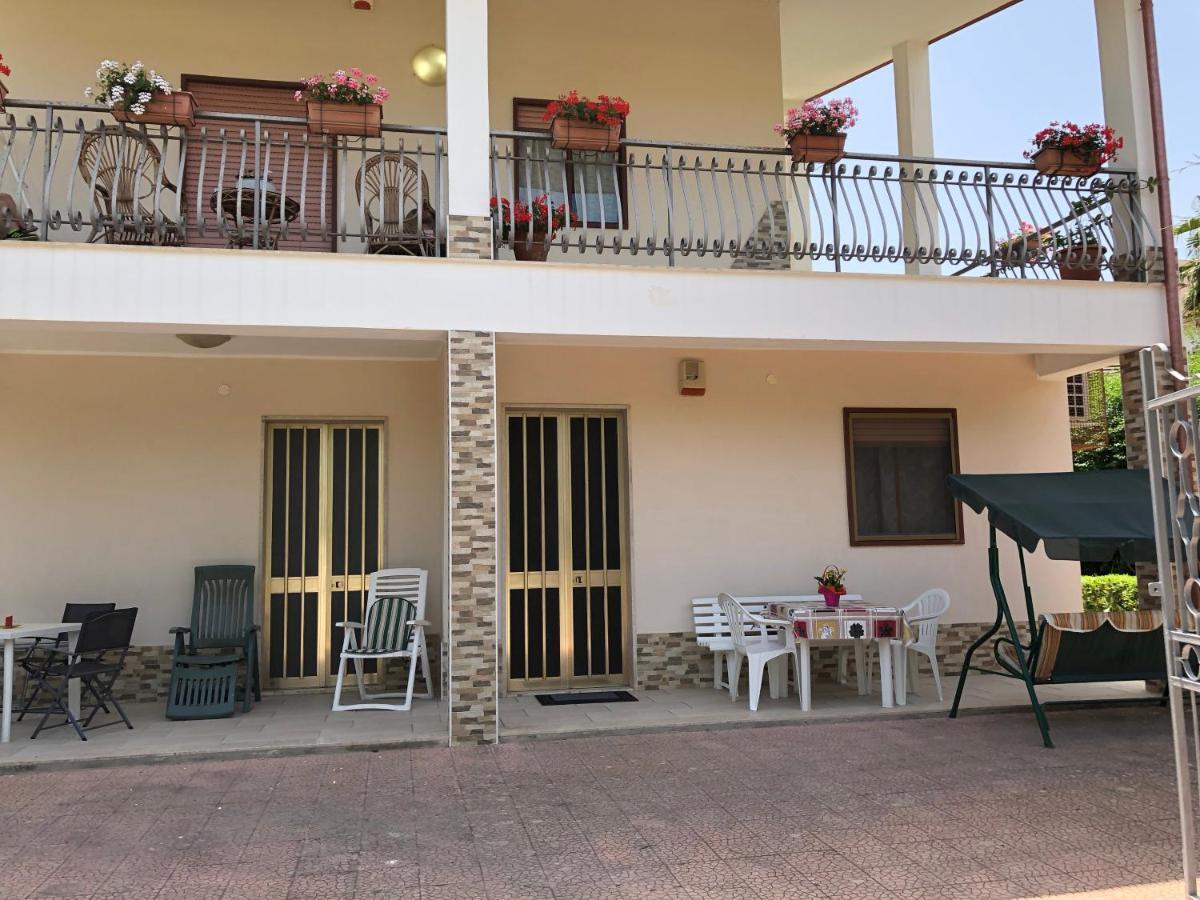 La Maison De Daniele Et Maria Fontane Bianche Exterior foto